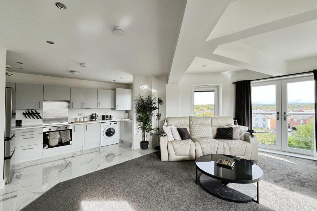 Apartment in Leigh, Lowton Common - More