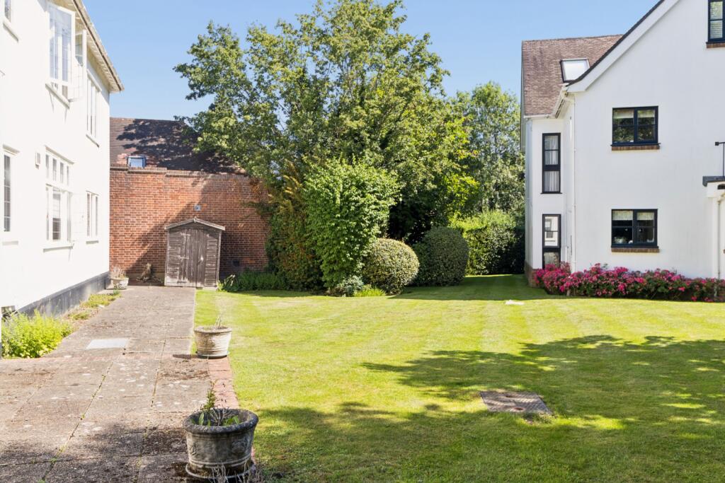 Apartment in Harrow - More