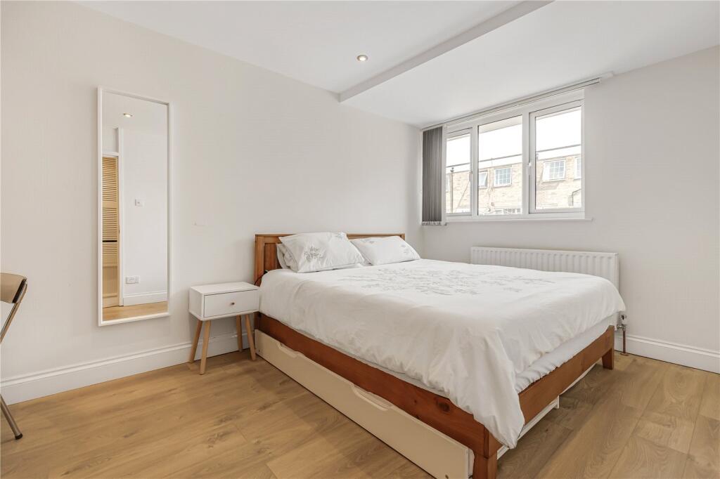 Apartment in London - View 5