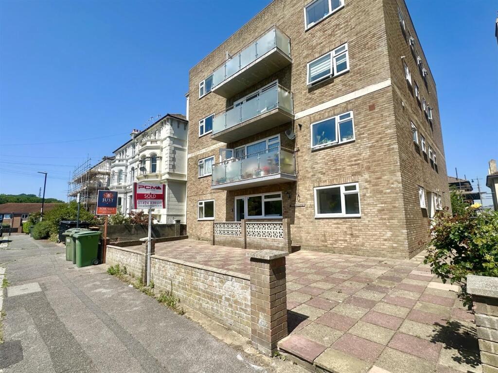 1-bed flat on Holmesdale Gardens, Hastings, £137,500