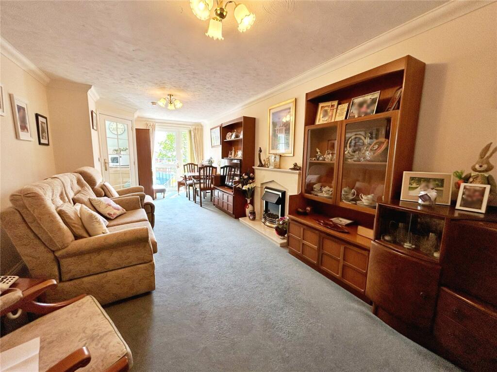Montagu Road, Highcliffe, Christchurch, Dorset, BH23 photo 4