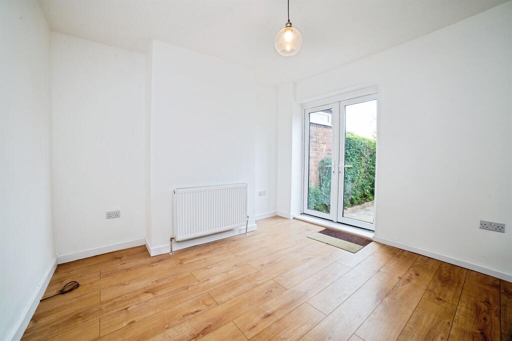 House in Broxtowe, Eastwood - More
