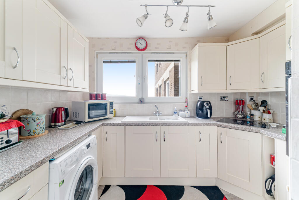 Apartment in Weston-super-Mare, Cliftonville - View 3