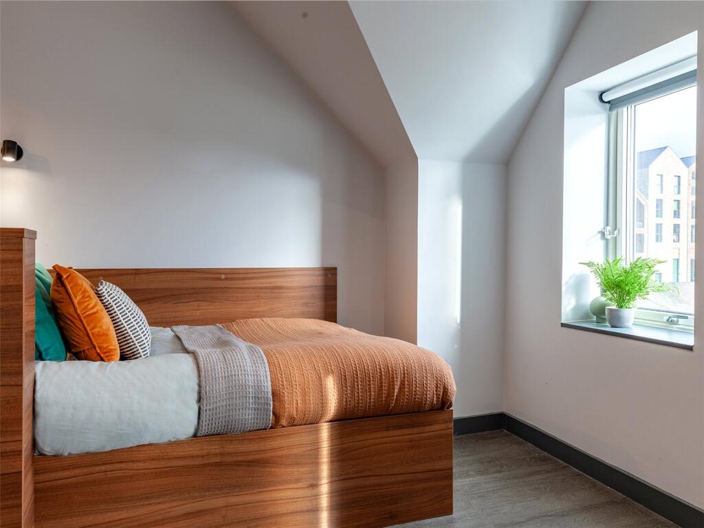 Apartment in Egham, Ripley Springs - View 2