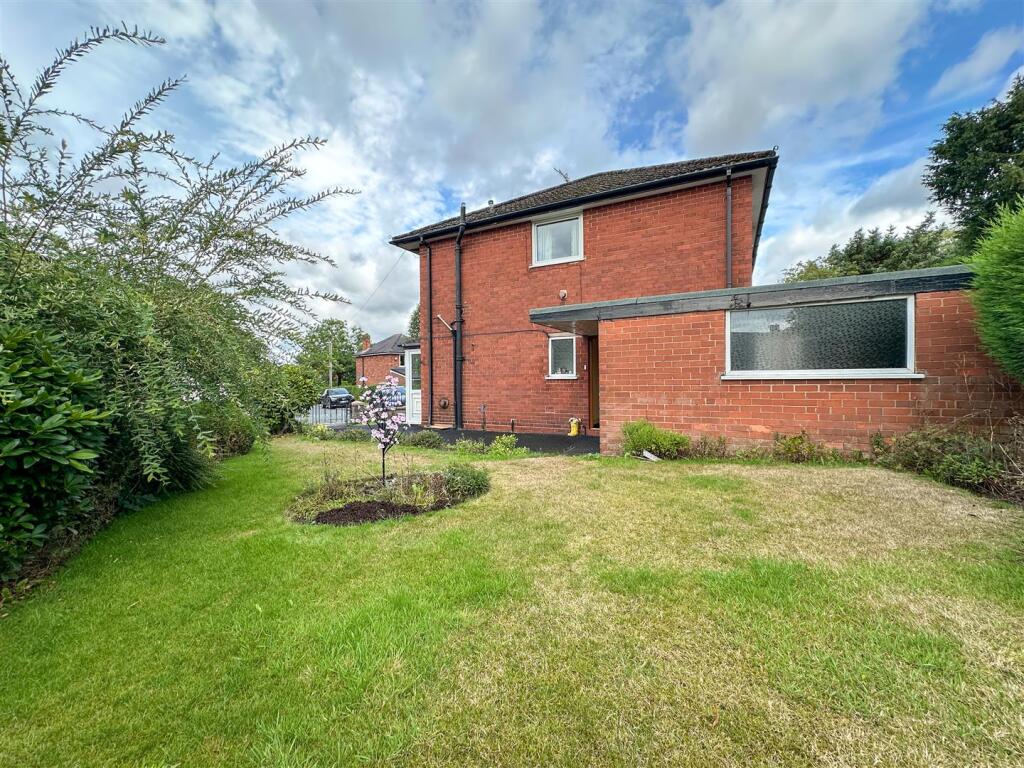 House in Stoke-on-Trent - View 3