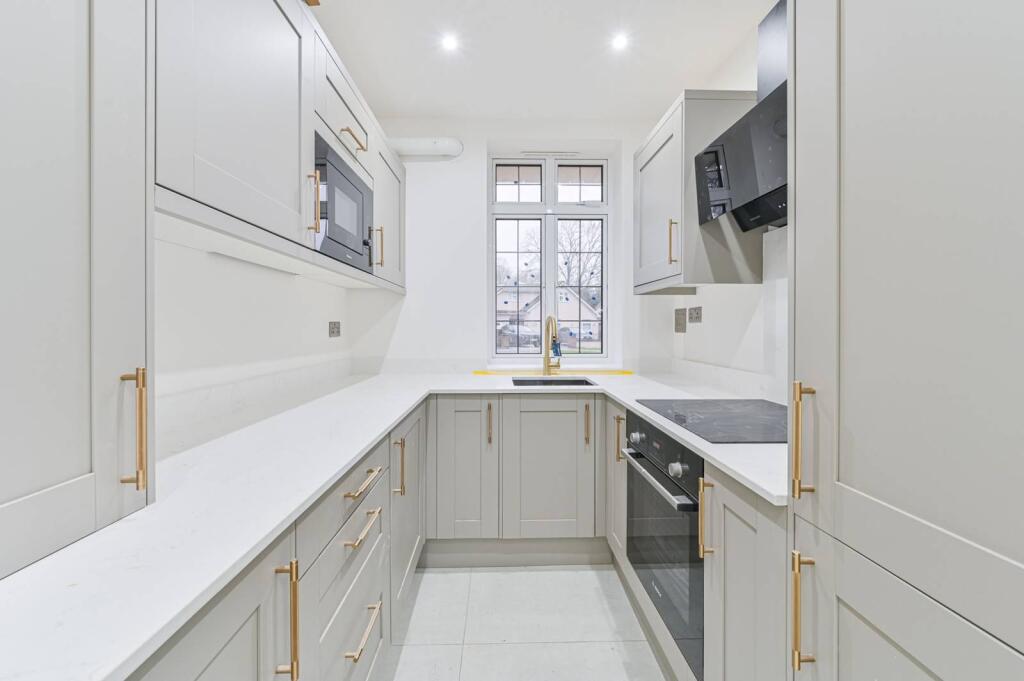 Main image of property: Kingswood Way, Sanderstead, South Croydon, CR2