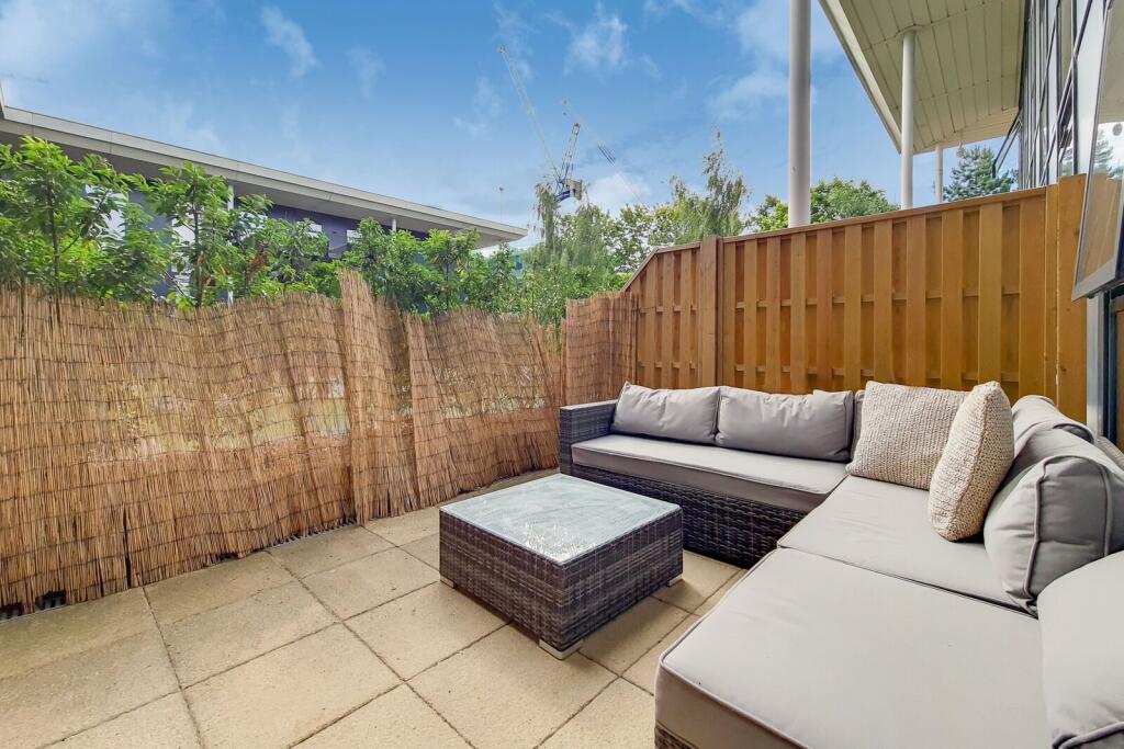Apartment in Slough - View 5