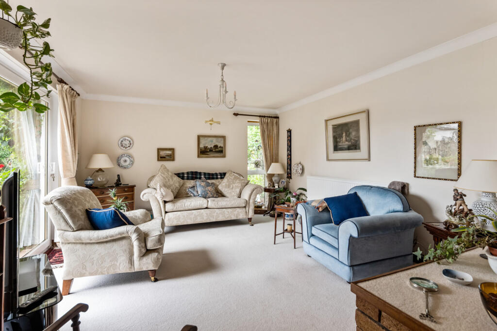 13 Strathyre Gardens, Bearsden, Glasgow, G61 2BD photo 3
