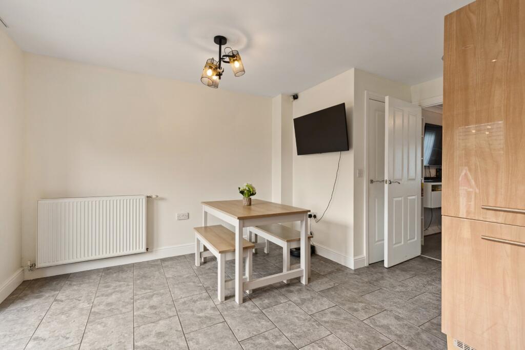 Carr House Road, Hyde Park, Doncaster, South Yorkshire, DN4 5ER photo 4