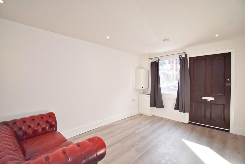 House in Kingston upon Thames - View 4