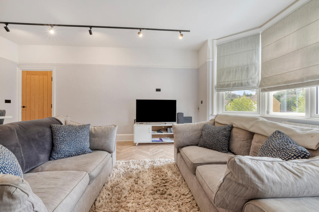 Apartment in Sutton - View 3
