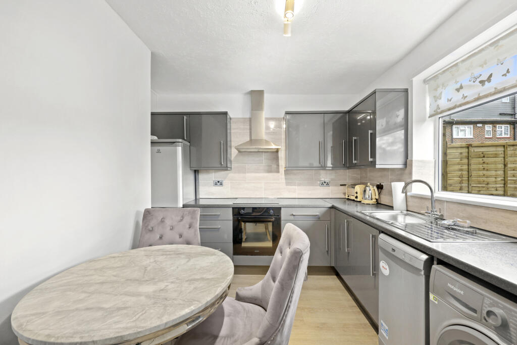 Westall Road, Loughton, Essex, IG10 photo 3