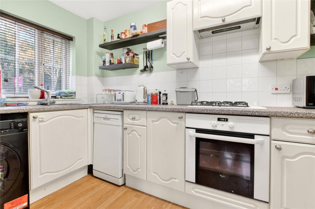 Roebuck Estate, Binfield, Bracknell, Berkshire, RG42 - View 2