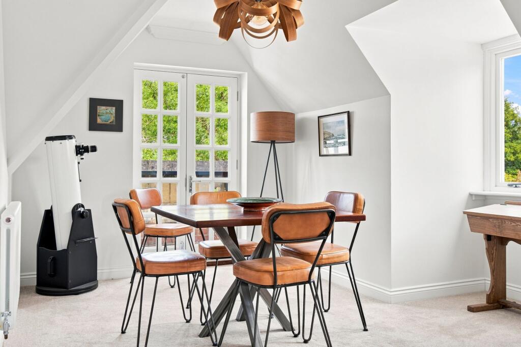Apartment in Windsor - View 5