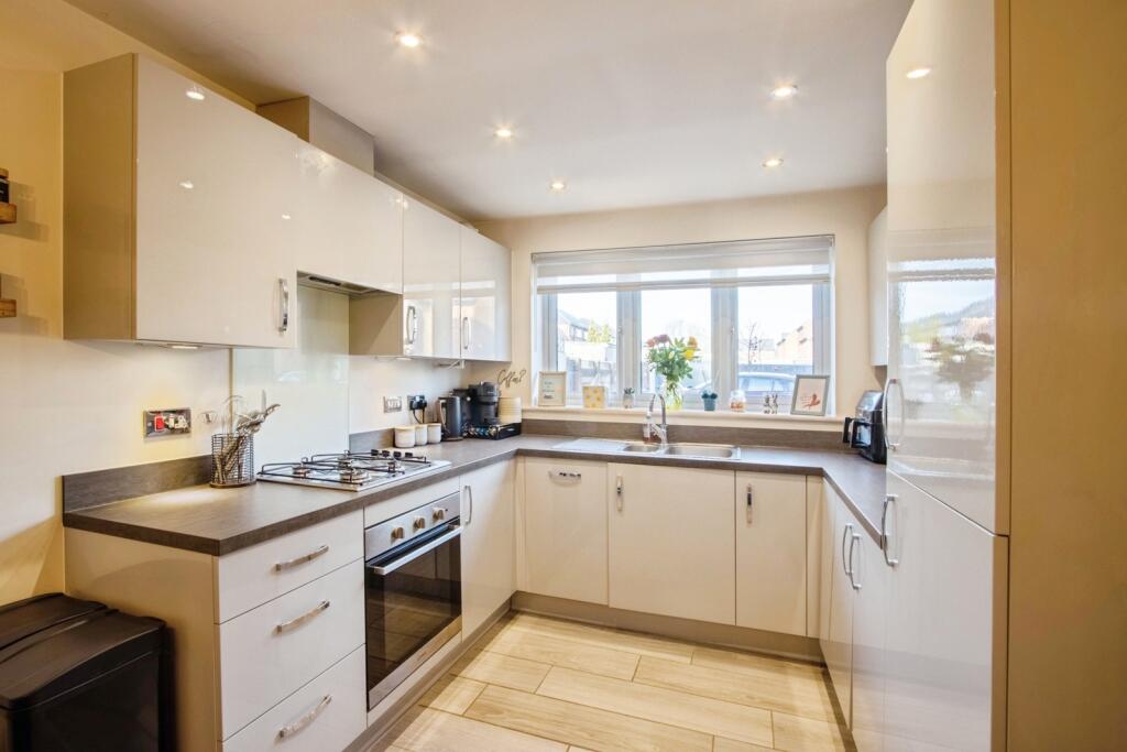 Bank Row, Hemsworth, Pontefract, West Yorkshire, WF9 photo 2