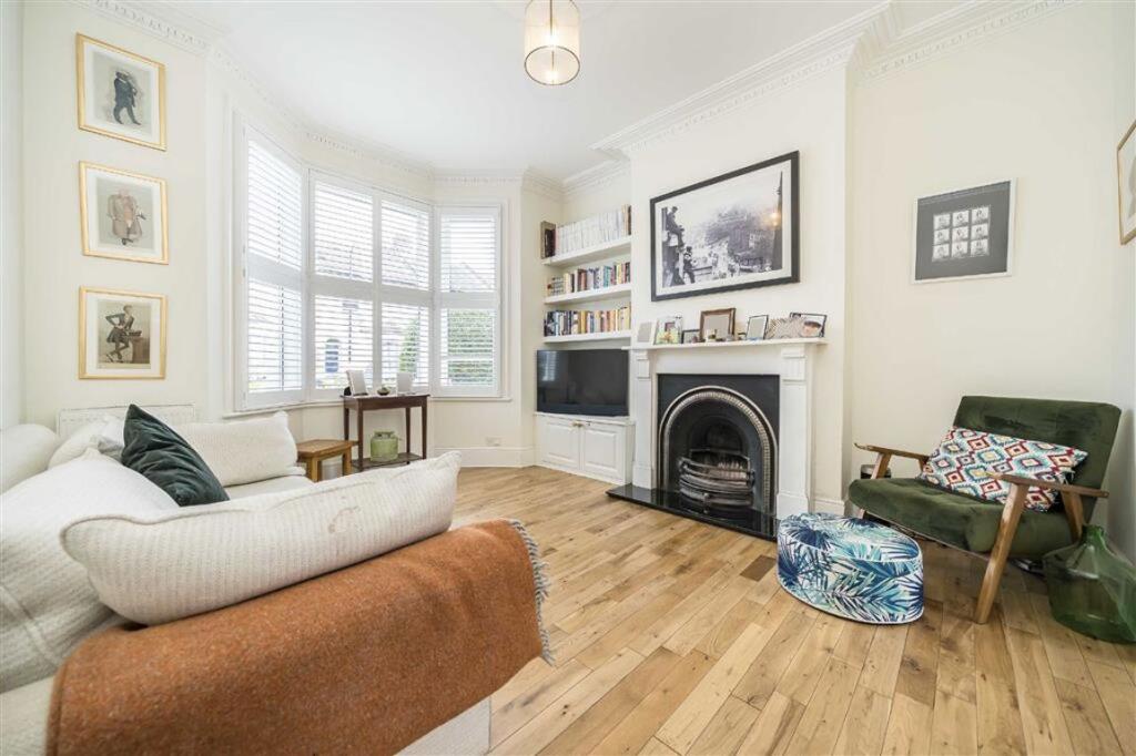 House in London - View 2