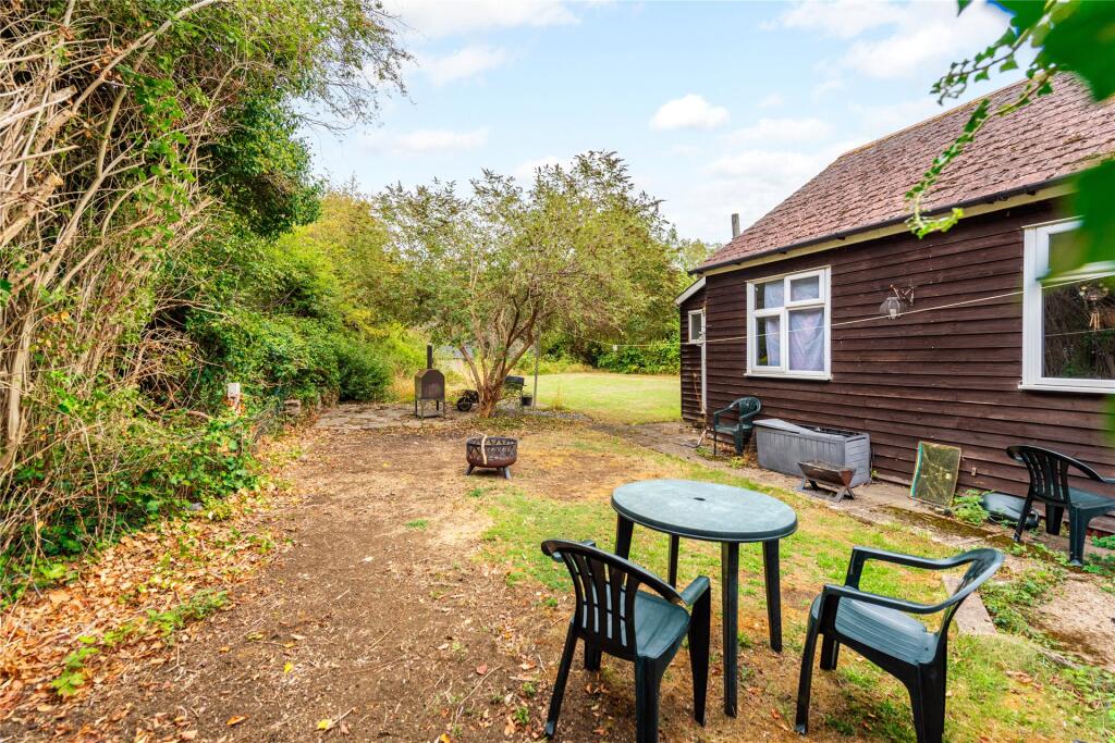 Cosgrove Road, Old Stratford, Milton Keynes, Northamptonshire, MK19 - More