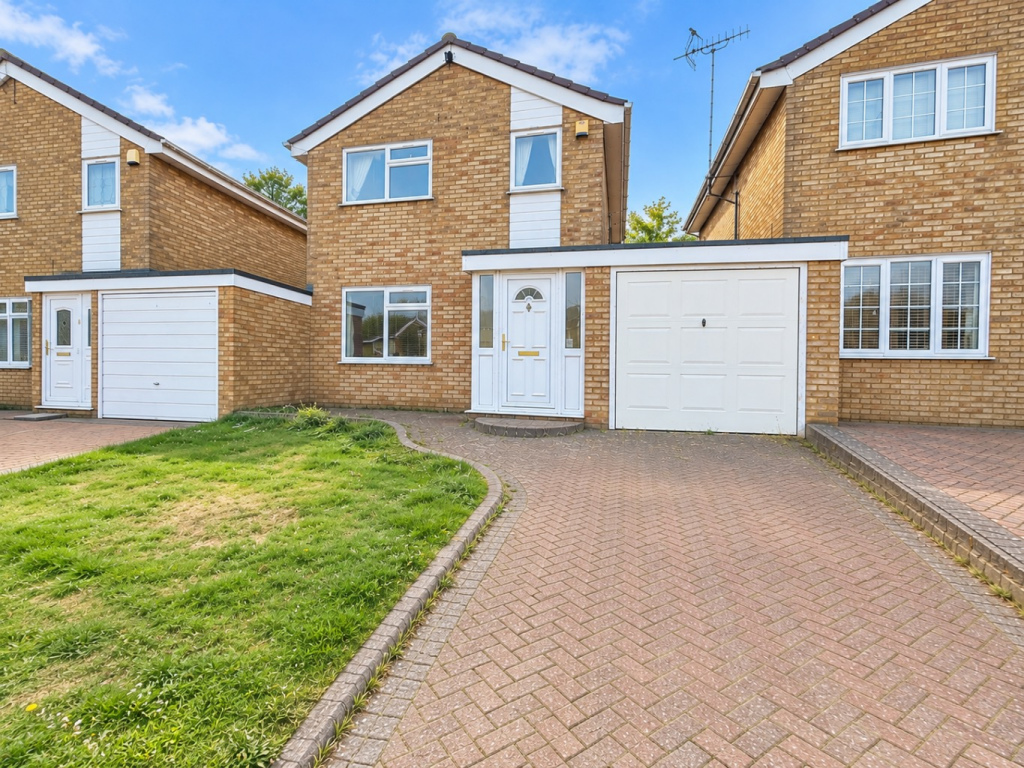 Main image of property: Oving Close, Luton, Bedfordshire, LU2 9RN