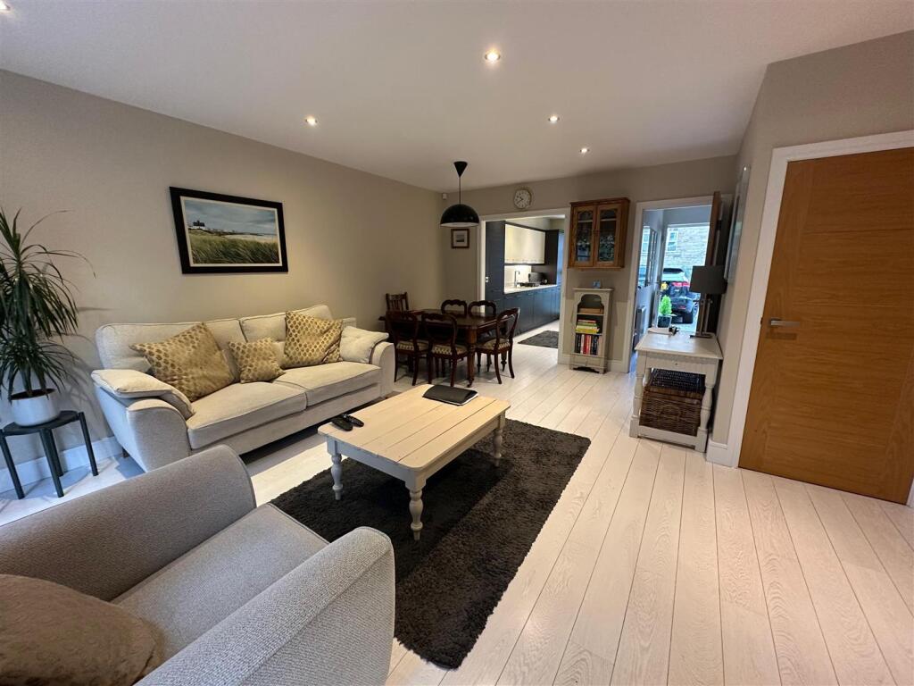 House in Huddersfield - View 3