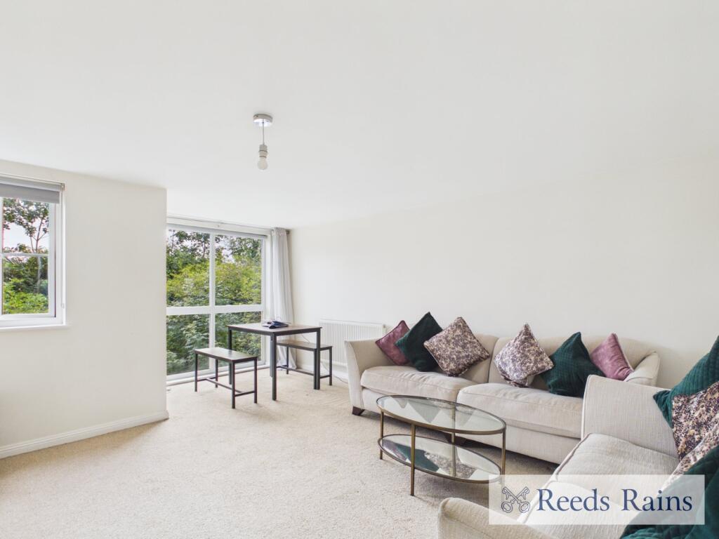Apartment in London, Ardleigh Green - View 2