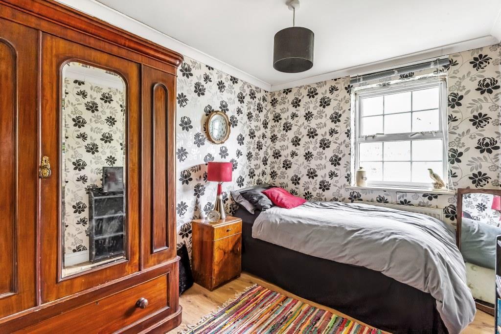 House in Mole Valley, Dorking - More