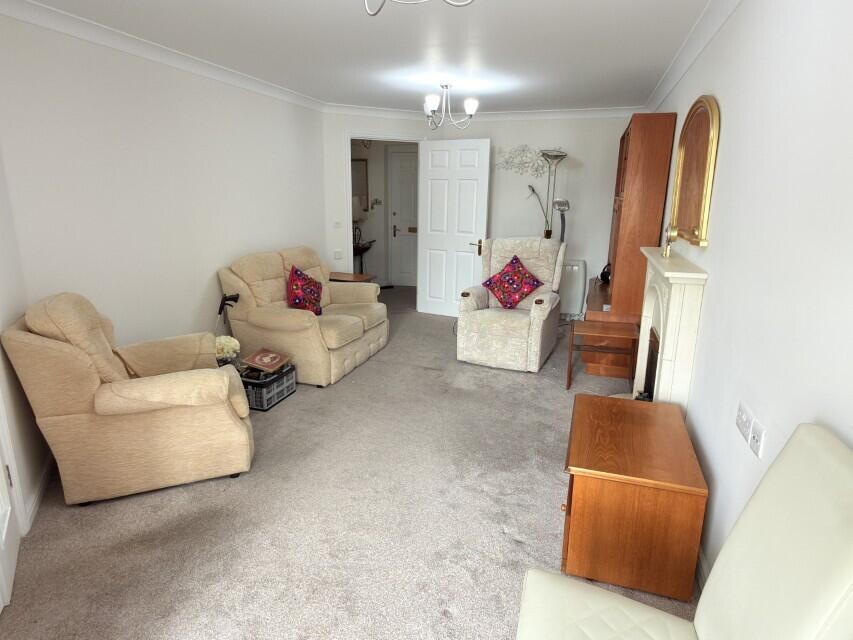 Howth Drive, Woodley, Reading, Berkshire, RG5 photo 4