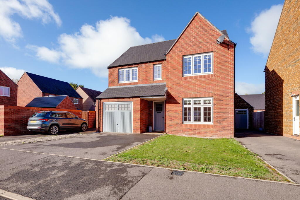 3-bed detached on Selby Close , Banbury, OX16 9ZG, £475,000