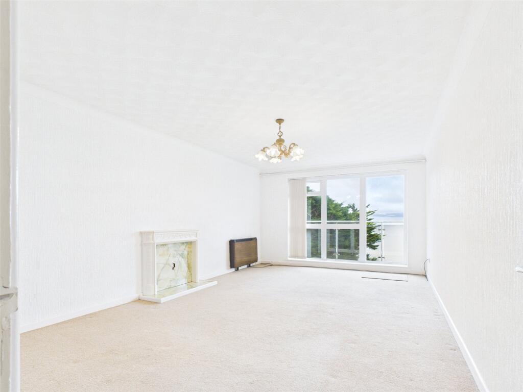 Palma Court, Wharncliffe Road, Highcliffe, Christchurch, BH23 photo 2