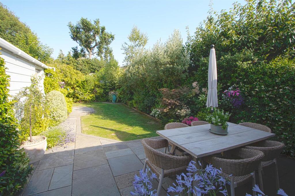 House in Basildon, Billericay - View 3