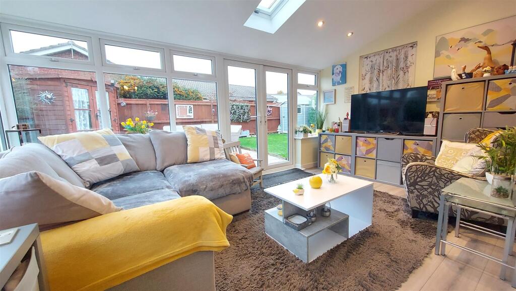 Hawthorn Road, Bourne photo 4