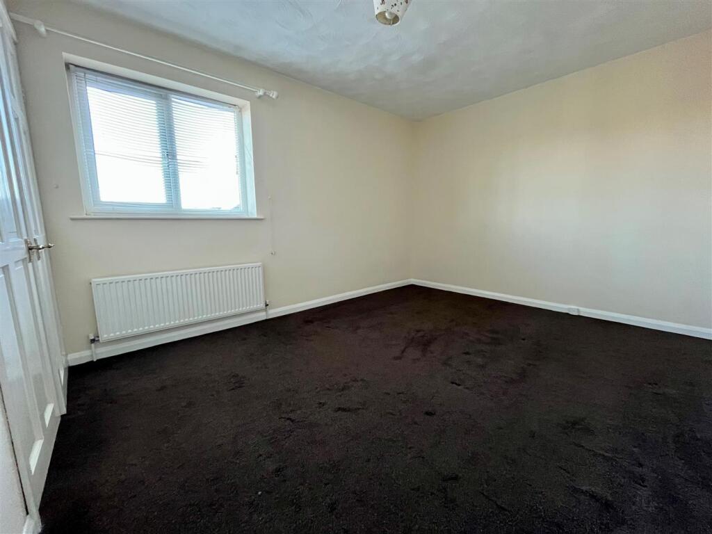 House in Hull - View 5