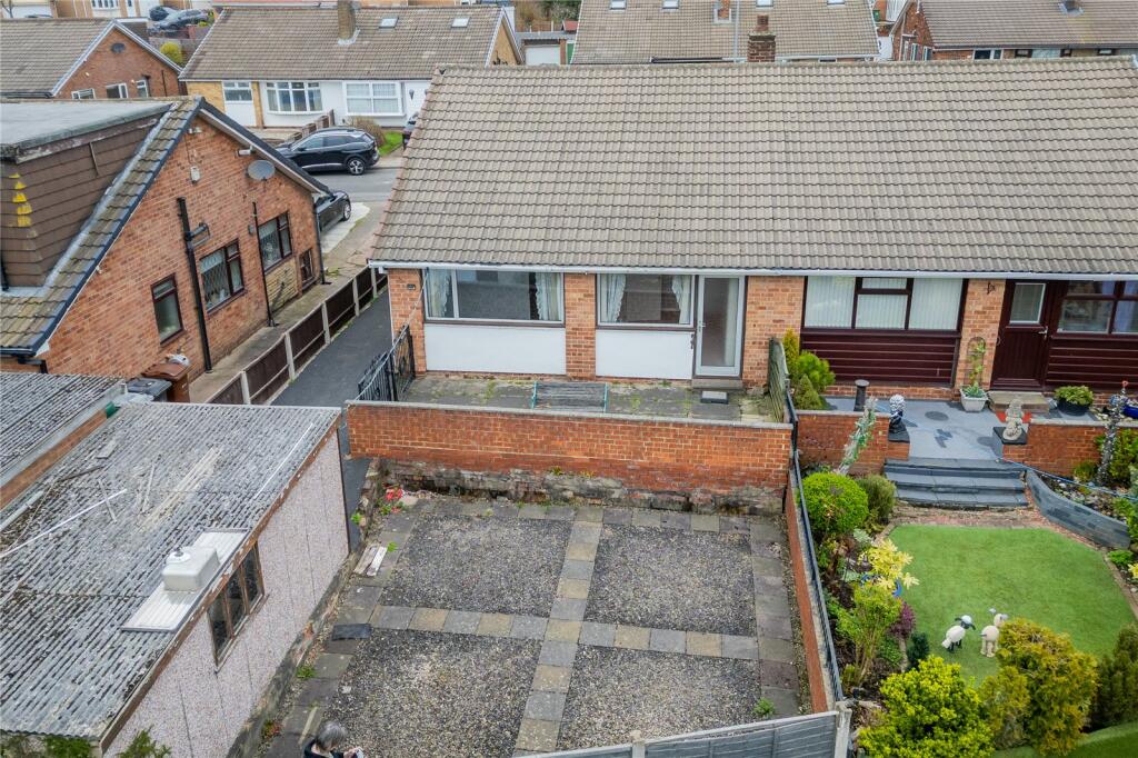 House in Leeds, Upper Green, Morley - More