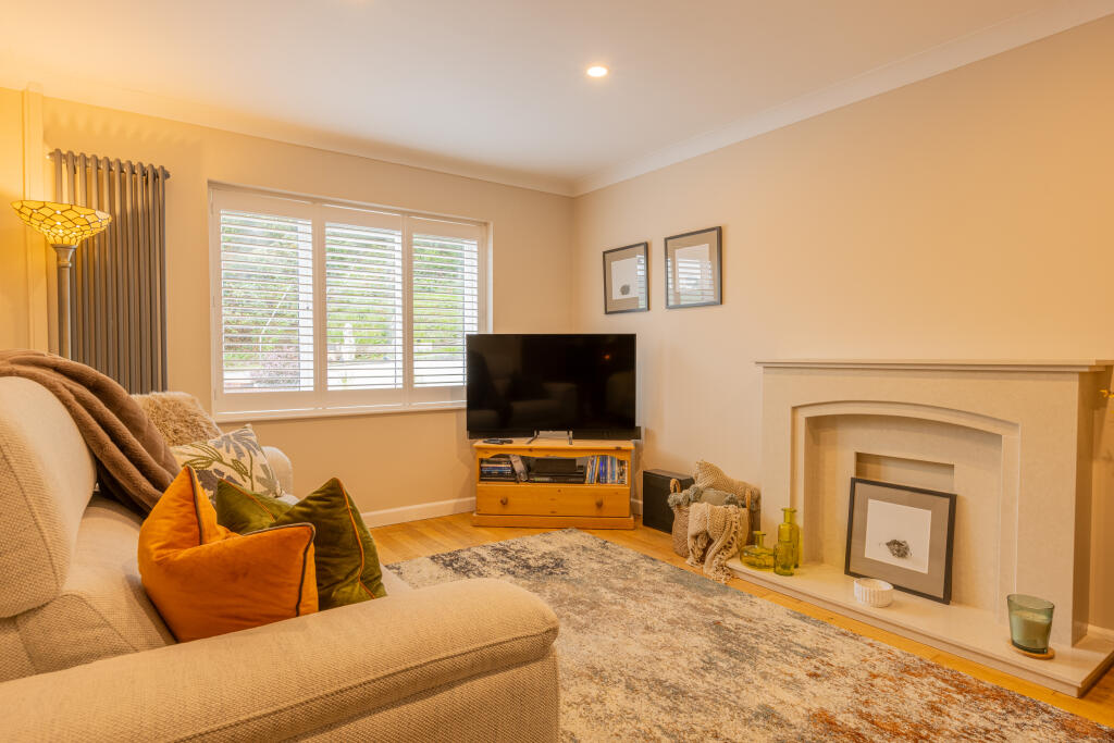 House in Newport - View 4