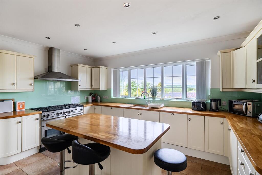 House in Corscombe, Weston - View 4