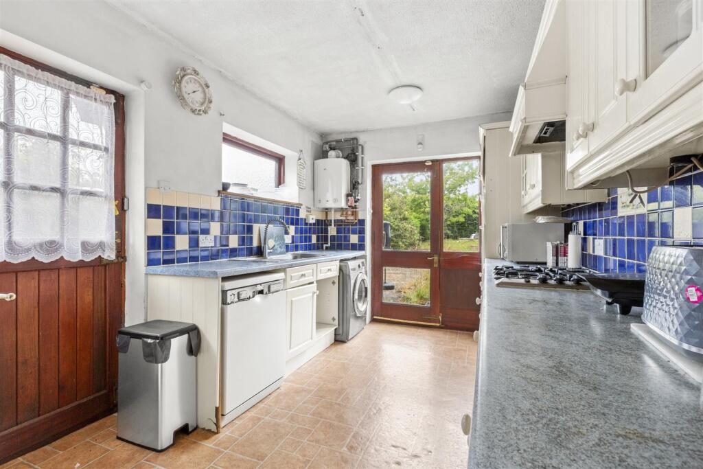 House in High Wycombe, Castlefield - View 2