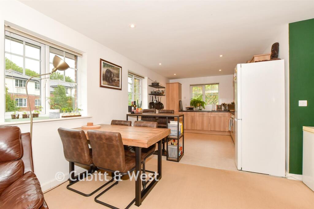Apartment in Redhill - View 3