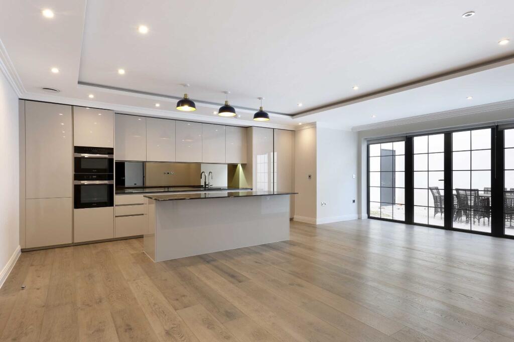 Apartment in Hemel Hempstead, Penn - View 2