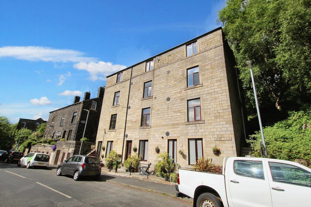 1-bed flat on Hollins Road, Henry Place Hollins Road, OL14, £119,995