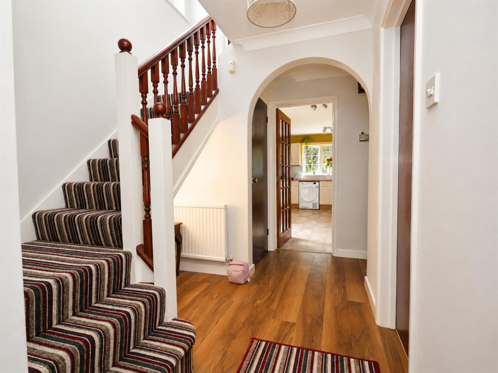 Mowbray Drive, Leighton Buzzard photo 2