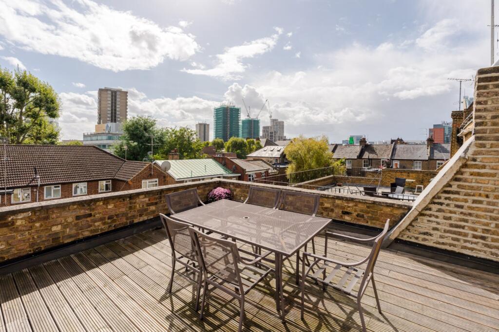 2-bed flat on Oxford Gardens, North Kensington, £600,000