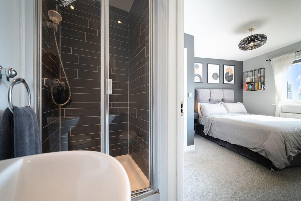 Apartment in Redhill - More