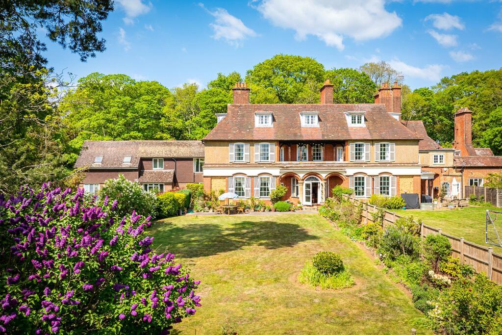 Main image of property: Puttenham Heath Road, Puttenham, Guildford, Surrey, GU3