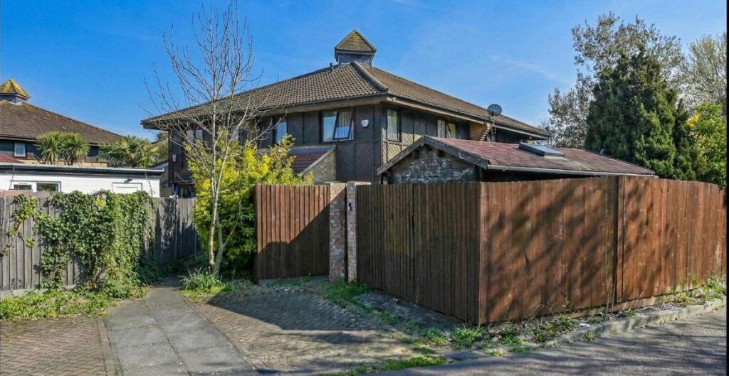 Main image of property: Friars Mead, Isle Of Dogs, E14