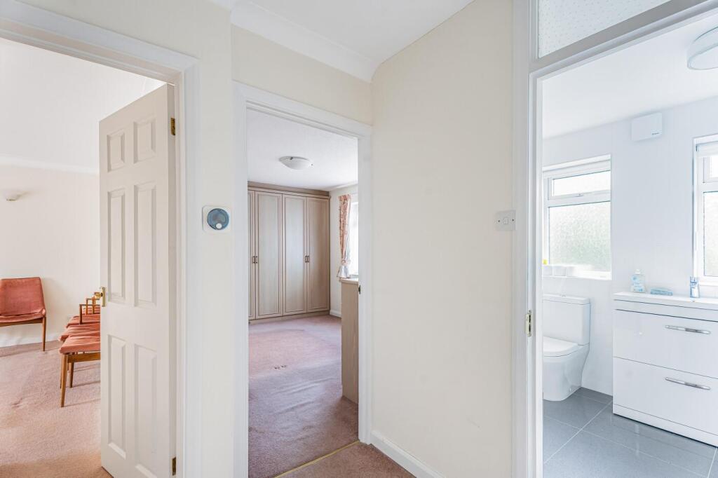 Apartment in Barnet, Cockfosters - View 5