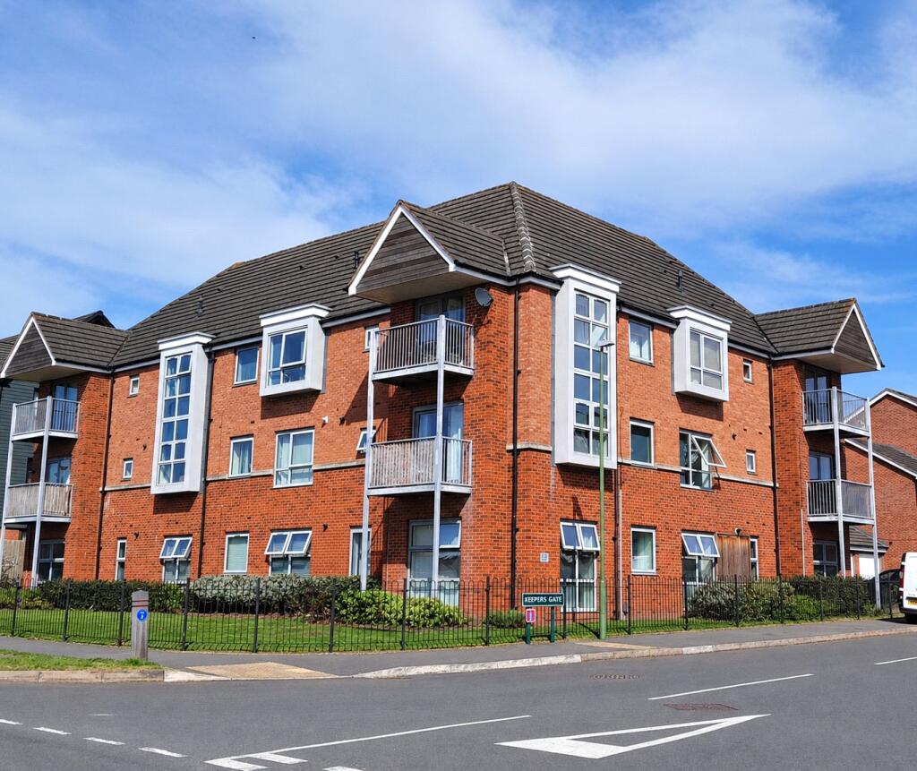2-bed flat on Keepers Gate, West Midlands, B37, £140,000