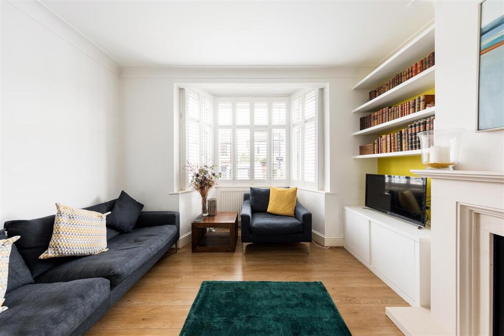 House in London, Highams Park - More