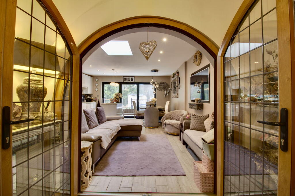 Mount Pleasant Road, Romford, RM5 3YP photo 3