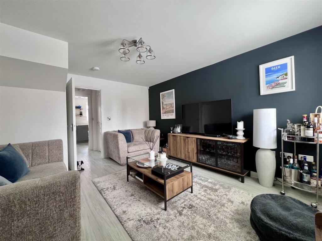 House in Towcester, West Northamptonshire - View 2