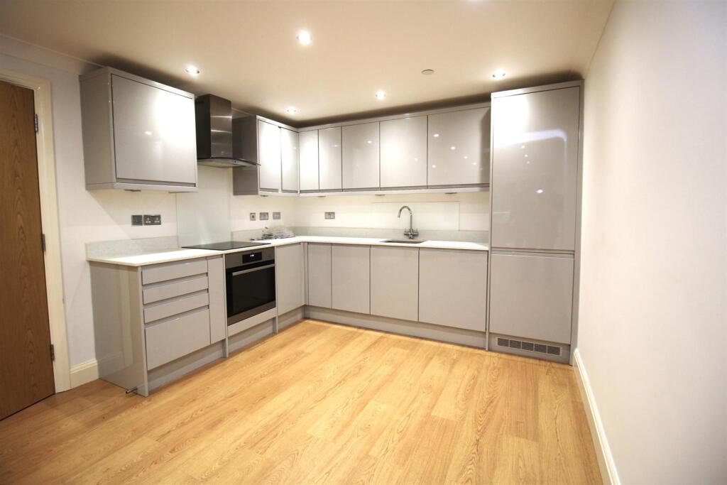 Apartment in Hemel Hempstead - View 5