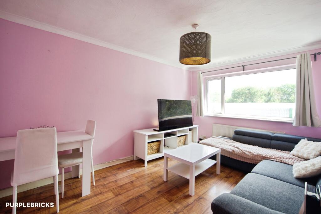 Apartment in Romford - View 3